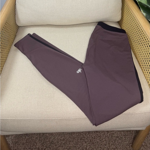 Alo Yoga Airbrush High Waist Stream Lined Leggings 29" Best for up to size small - Picture 3 of 7